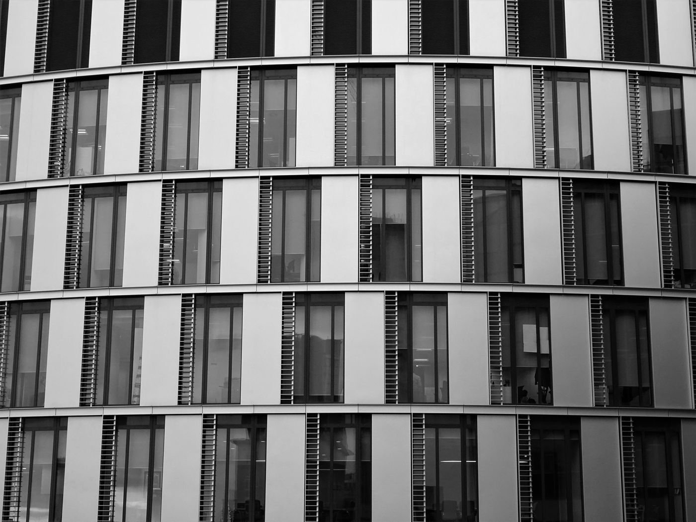 Façade d&rsquo;un immeuble tertiaire équipé d&rsquo;une gestion technique centralisée