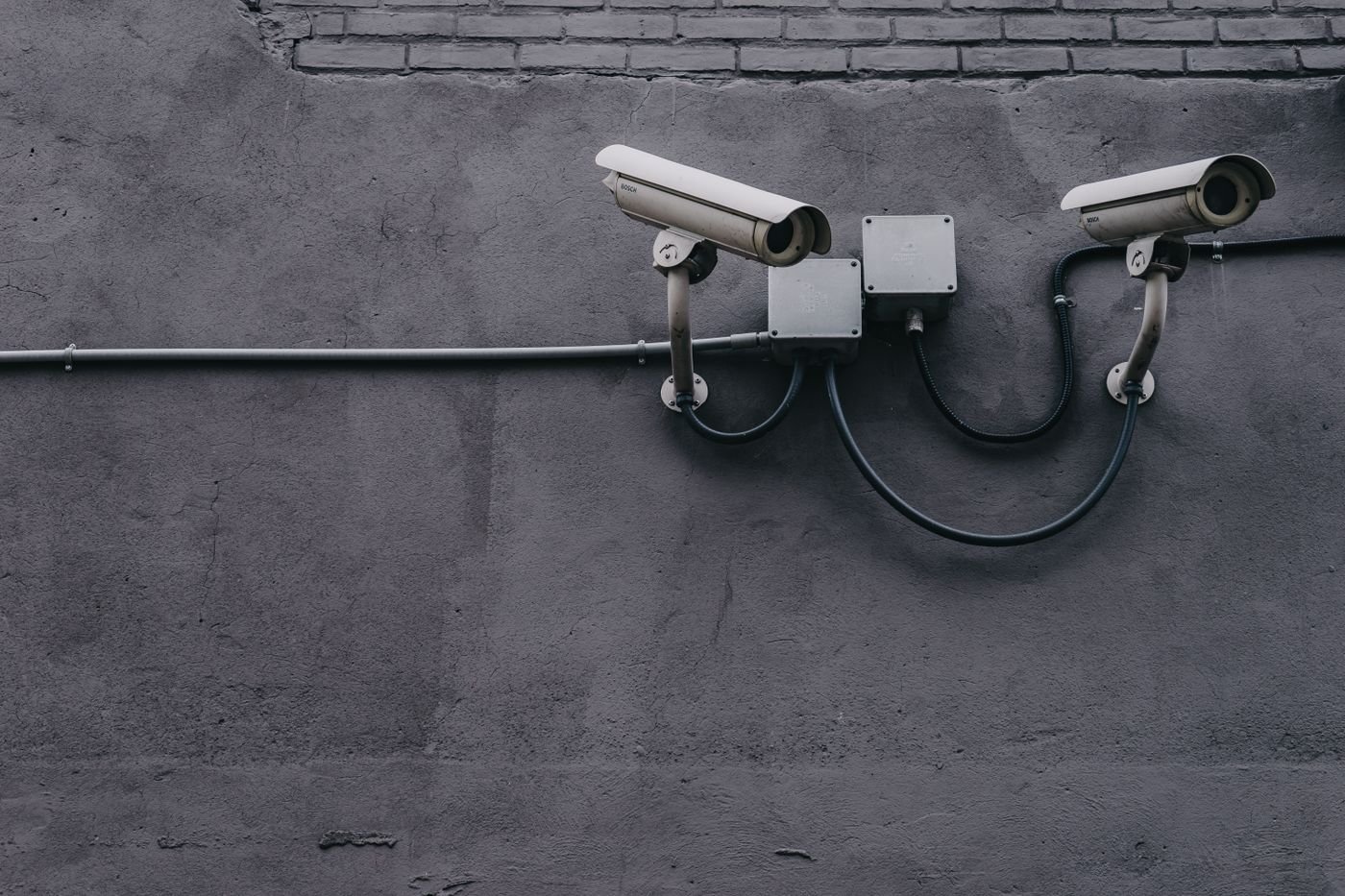 Caméras de vidéoprotection installées en façade d&rsquo;un bâtiment